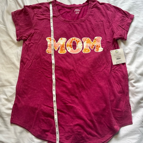 Womens ‘MOM' Graphic T-Shirt - various sizes available - Picture 4 of 5
